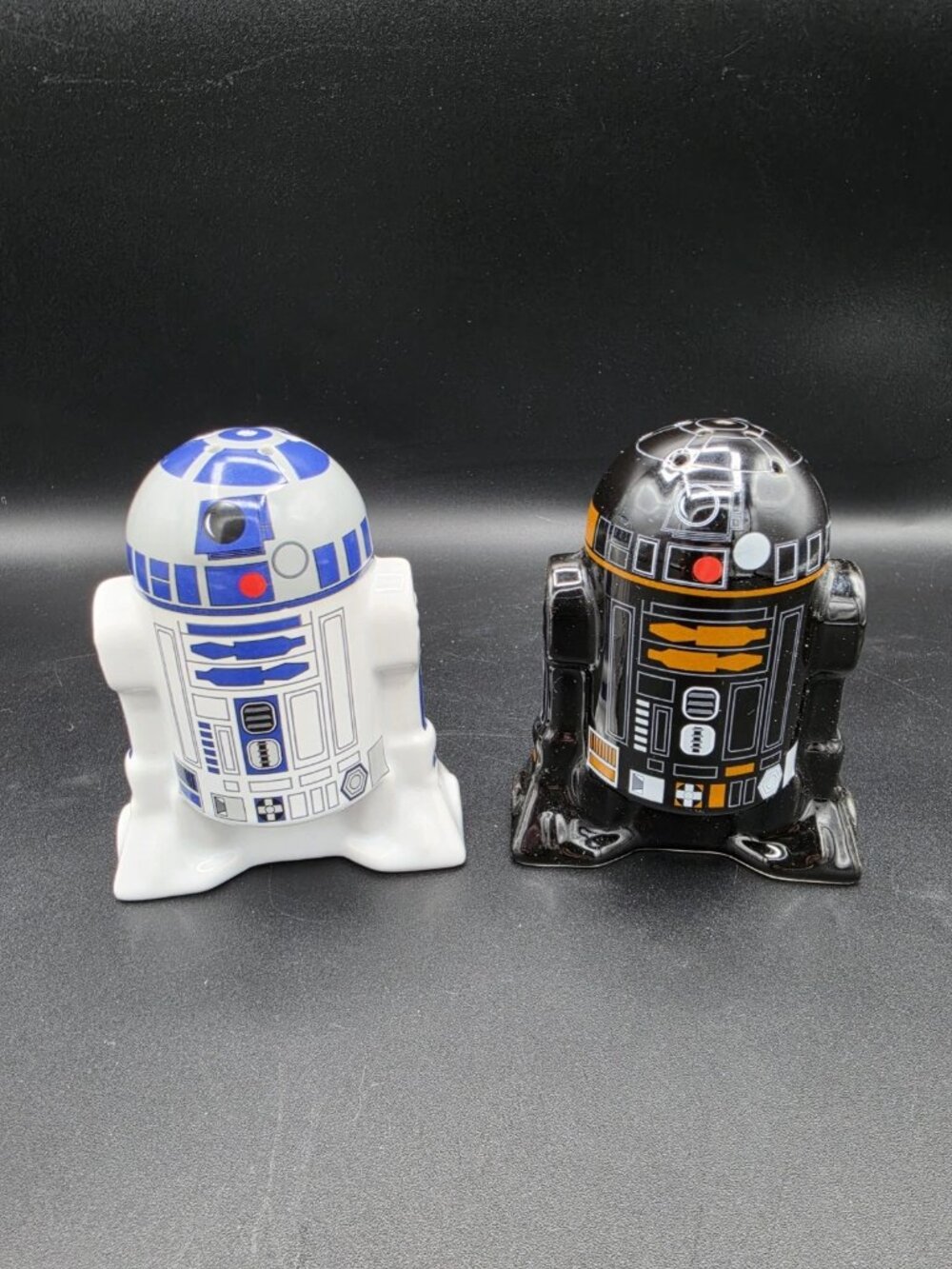 Star Wars Disney R2-D2 & R2-Q5 Droid Salt & Pepper Shakers Ceramic 2013